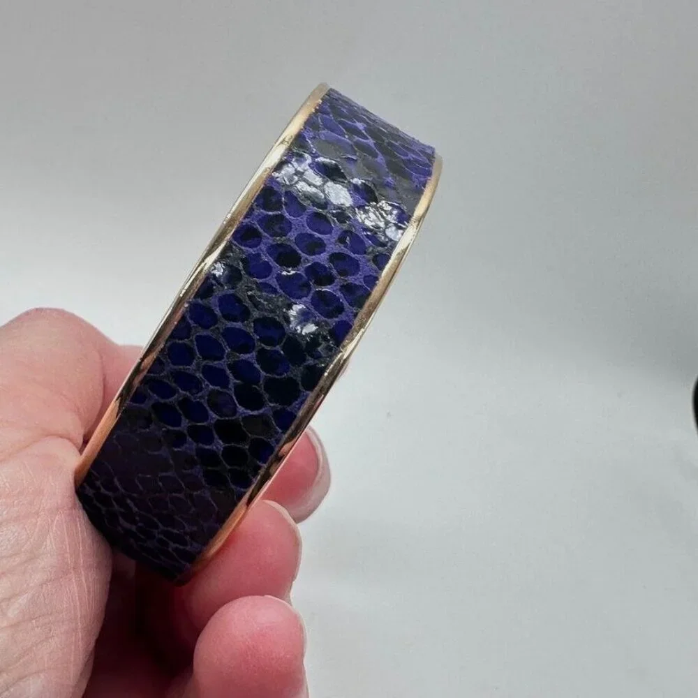 A V Max NYC Bracelet Purple Faux Reptile Skin Gold Tone .75‎ Wide Bangle